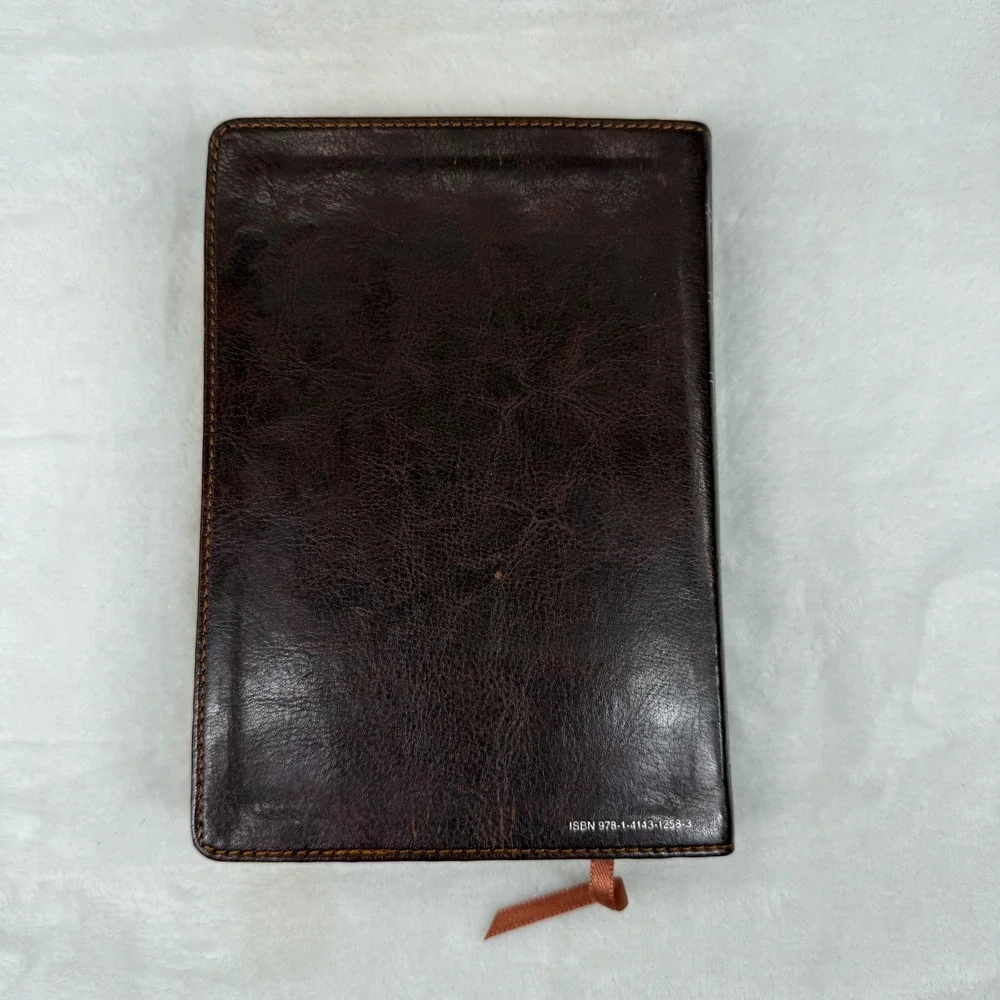 NLT Holy Bible Large‎ Print Compact Edition Brown Tan LeatherLike 9781414337593